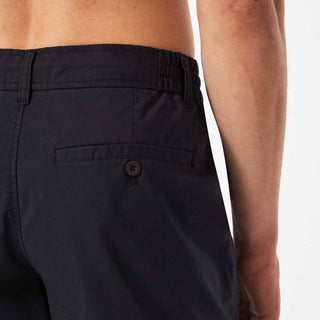 Oakley Chino 19 Hybrid Short in Blackout 40