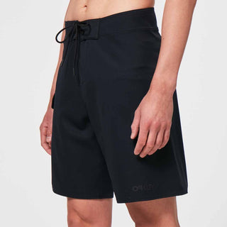 Oakley Kana 21 2.0 Boardshorts in Blackout 40